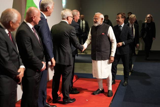 GOTHENBURG, SWEDEN 20260517 Börje Ekholm greets Indian Prime Minister Narendra Modi as he arrives at the World of Volvo where the leaders will have bilateral meetings and participate in discussions with European business leaders on innovation and trade, in Gothenburg, Sweden, Sunday, May 17, 2026 GOTHENBURG SWEDEN x9200x  Copyright: xBjörnxLarssonxRosvall TTx MODI I GÖTEBORG cksrlp9zCAE