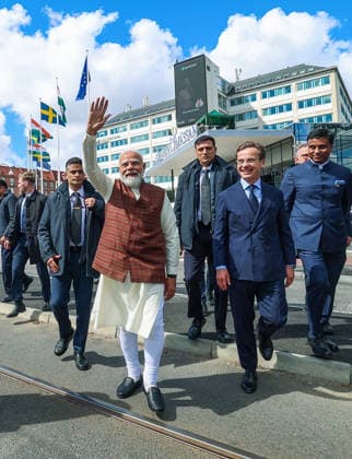RECORD DATE NOT STATED PM Modi arrives to a warm welcome in Sweden Gothenburg Sweden , May 17 (ANI): Prime Minister Narendra Modi waves at people as Sweden Prime Ulf Minister Kristersson receives him, in Gothenburg on Sunday. (Narendra Modi Photo gallery ANI Photo) Gothenburg Sweden Copyright: xANIx ANI_20260517462
