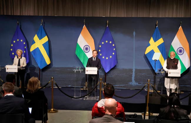 GÖTEBORG, SWEDEN 20260517 EU Commission President Ursula von der Leyen, Swedish Prime Minister Ulf Kristersson M , and Indian Prime Minister Narendra Modi, during a press briefing in Gothenburg, Sweden, Sunday, May 17, 2026 GÖTEBORG SWEDEN x9200x  Copyright: xAdamxIhse TTx MODI I GÖTEBORG z1u9YSSdr7o