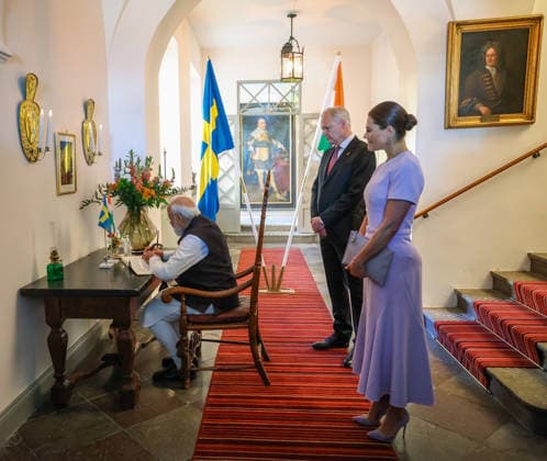 RECORD DATE NOT STATED PM Modi signs the guest book in Gothenburg Gothenburg Sweden , May 17 (ANI): Prime Minister Narendra Modi signs guest book, in Gothenburg on Sunday. (DPR PMO ANI Photo) Gothenburg Sweden Copyright: xANIx ANI_20260517496