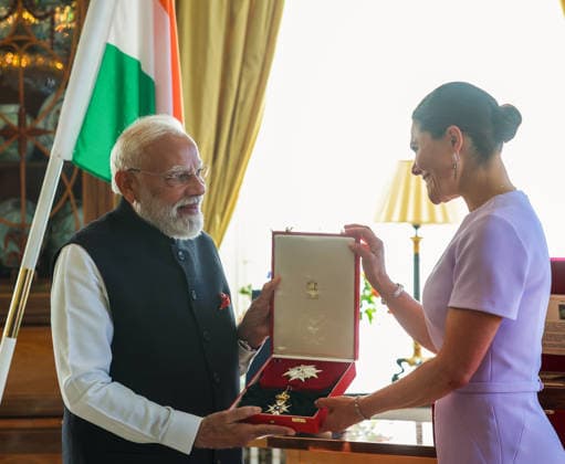 RECORD DATE NOT STATED PM Modi being conferred with Sweden s Royal Order of Polar Star Gothenburg Sweden , May 17 (ANI): Prime Minister Narendra Modi being conferred with Sweden s Royal Order of Polar Star, the highest honour awarded to a Head of Government by the Scandinavian nation, in Gothenburg on Sunday. (DPR PMO ANI Photo) Gothenburg Sweden Copyright: xANIx ANI_20260517502