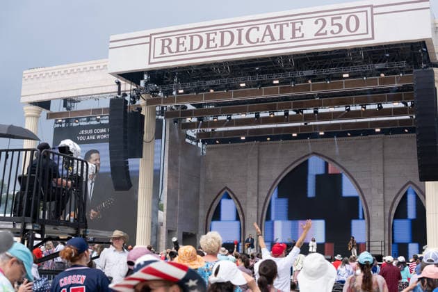May 17, 2026, Washington, Dc, United States: Rededicate 250: A National Jubilee of Prayer, Praise & Thanksgiving is taking place on the National Mall on May 17, 2026. Washington United States - ZUMAl312 20260517_znp_l312_002 Copyright: xAndrewxLeydenx