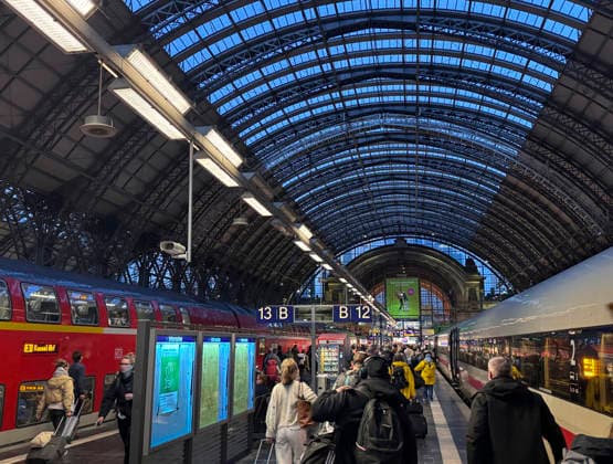 Passengers on the platform at Frankfurt am Main Central Station, Germany Frankfurt am Main Germany Copyright: xThomasxKoehlerx