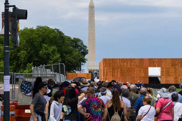 May 17, 2026, Washington, District Of Columbia, USA: Throngs of attendees queue to enter the Ã¢â‚¬oeRededicate 250Ã¢â‚¬Â event on the National Mall. Washington USA - ZUMAh196 20260517_znp_h196_015 Copyright: xTomxHudsonx