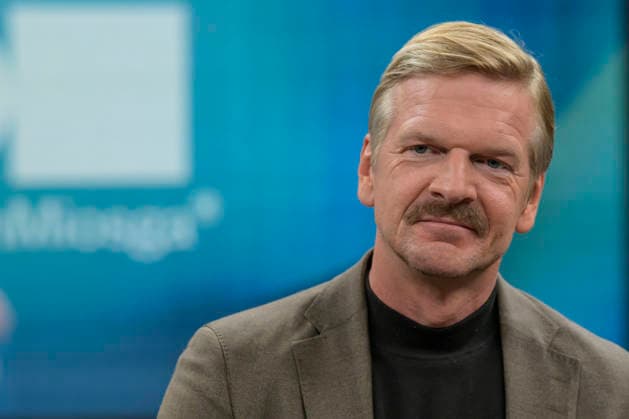 in the picture from l Gordon Repinski, Editor-in-Chief POLITICO Germany, GER, Berlin, Studio, guest of Caren Miosga, Polittalk, TV, format, recording, Das Erste, from Adlershof at Studio 20, topic Copyright: HMBxMedia UwexKoch