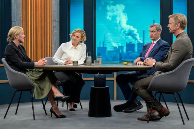 in the picture from left Melanie Baum, entrepreneur, Managing Director Baum Zerspanungstechnik, Caren Miosga, Markus Söder, Prime Minister of Bavaria, CSU, Gordon Repinski, Editor-in-Chief POLITICO Germany, GER, Berlin, Studio, guest of Caren Miosga, Polittalk, TV, format, recording, recorded, Das Erste, from Adlershof at Studio 20, t Copyright: HMBxMedia UwexKoch
