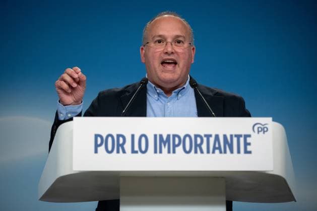 Follow-up of the election night of the PP from its national headquarters on the occasion of the elections in Andalusia The secretary general of the PP, Miguel Tellado, during a press conference after the follow-up of the election night from the national headquarters of the Partido Popular, on May 17, 2026, in Madrid Spain A total of 6,812,861 Andalusians have been called to participate in the elections to the Parliament of Andalusia to elect the 109 deputies that make up the Parliament of Andalusia for the XIII legislature The PP of Juanma Moreno has once again won the elections by a wide margin but remains four scans away from the absolute majority 53 deputies by losing five parliamentarians, which does not allow him to avoid the mess of  Copyright: xFernandoxSanchezx 7531374