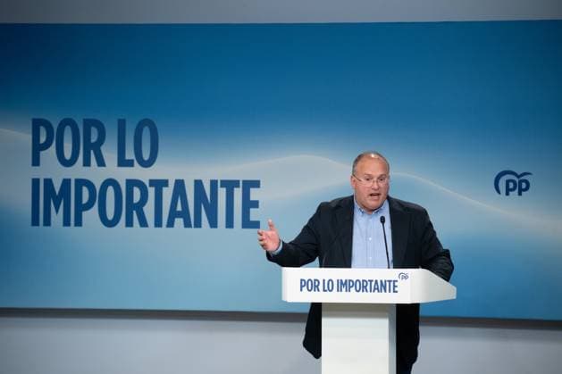 Follow-up of the election night of the PP from its national headquarters on the occasion of the elections in Andalusia The secretary general of the PP, Miguel Tellado, during a press conference after the follow-up of the election night from the national headquarters of the Partido Popular, on May 17, 2026, in Madrid Spain A total of 6,812,861 Andalusians have been called to participate in the elections to the Parliament of Andalusia to elect the 109 deputies that make up the Parliament of Andalusia for the XIII legislature The PP of Juanma Moreno has once again won the elections by a wide margin but remains four scans away from the absolute majority 53 deputies by losing five parliamentarians, which does not allow him to avoid the mess of  Copyright: xFernandoxSanchezx 7531512
