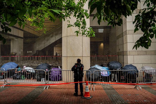 Closing arguments of Tiananmen Square activists trial starts HONG KONG, CHINA - MAY 18: People queue to attend a hearing at the West Kowloon Magistrates Court in Hong Kong, China, on May 18, 2026. Closing arguments in the national security case involving the Hong Kong Alliance in Support of Patriotic Democratic Movements of China are expected to last three days. Lee Cheuk-yan, 69, and Chow Hang-tung, 41, who organised candlelight vigils to mark Beijing s deadly crackdown on demonstrators in Tiananmen Square in 1989, are standing trial for incitement to subversion , which carries a maximum penalty of 10 years in jail. Harry Leung Anadolu Hong Kong China. Editorial use only. Please get in touch for any other usage. Copyright: x2026xAnadoluxHarryxLeungx
