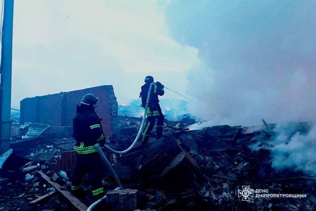 Aftermath of Russian attack in Dnipropetrovsk DNIPROPETROVSK, UKRAINE - MAY 18: (----EDITORIAL USE ONLY - MANDATORY CREDIT - STATE EMERGENCY SERVICE OF UKRAINE HANDOUT - NO MARKETING NO ADVERTISING CAMPAIGNS - DISTRIBUTED AS A SERVICE TO CLIENTS----) Firefighters work at the area after a Russian attack as the buildings, private homes, businesses, and vehicles are damaged in Dnipropetrovsk, Ukraine on May 18, 2026. 26 people, including 2 children, were injured after the attack. State Emergency Service of Ukraine Anadolu Dnipropetrovsk Ukraine. Editorial use only. Please get in touch for any other usage.  Copyright: x2026xAnadoluxStatexEmergencyxServicexofxUkrainex