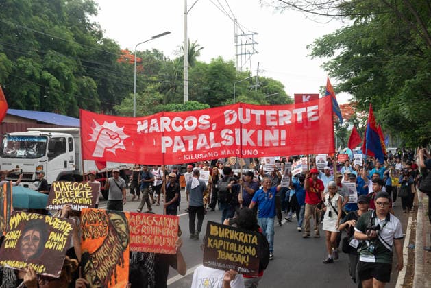 May 18, 2026, Pasay, Metro Manila, Philippines: A large banner calling for President Marcos and Vice President Duterte to be ousted from power was seen during the march toward the Senate. Pasay Philippines - ZUMAy102 20260518_zip_y102_002 Copyright: xKenosisxYapx