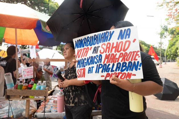 May 18, 2026, Pasay, Metro Manila, Philippines: A protester holds up a sign calling for liveable wages. Pasay Philippines - ZUMAy102 20260518_zip_y102_004 Copyright: xKenosisxYapx