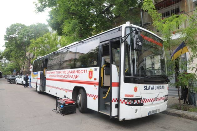 Ukraine says Russia attacked Odessa with strike drones ODESSA, UKRAINE - MAY 18: Municipal aid bus for victims is seen after the Russian drone attack on a residential area in Odessa, Ukraine on May 18, 2026. Artur Shvits Anadolu Odessa Ukraine. Editorial use only. Please get in touch for any other usage.  Copyright: x2026xAnadoluxArturxShvitsx