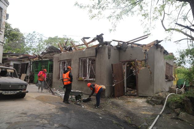 Ukraine says Russia attacked Odessa with strike drones ODESSA, UKRAINE - MAY 18: Utility services are cleaning up the debris after the Russian drone attack on a residential area in Odessa, Ukraine on May 18, 2026. Artur Shvits Anadolu Odessa Ukraine. Editorial use only. Please get in touch for any other usage.  Copyright: x2026xAnadoluxArturxShvitsx