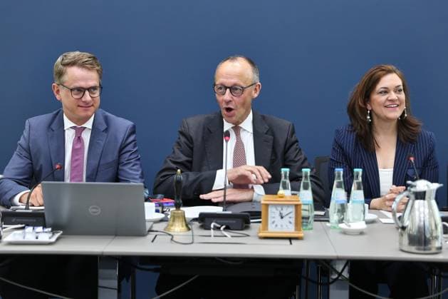 Berlin, Germany, 18 05 2026 Konrad Adenauer Haus CDU Federal Executive Committee Meeting L R Secretary General Carsten Linnemann CDU , Federal Chancellor Friedrich Merz CDU , Federal Treasurer Franziska Hoppermann CDU Copyright: xdtsxNachrichtenagenturx dts_119145