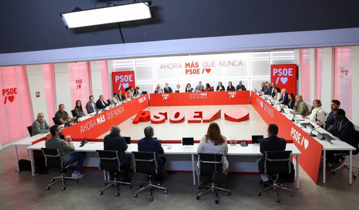 Meeting of the PSOEs Federal Executive Committee CEF in Madrid The President of the Government, Pedro Sánchez, chairs a meeting at the partys federal headquarters, on May 18, 2026, in Madrid Spain The meeting of the Socialist leadership is held urgently to analyze the results of the Andalusian regional elections held yesterday, assess the impact of the data on the national strategy and set the partys position on government pacts 18 MAY 2026 Marta Ferná Espana  Copyright: xMartaxFernandezx 7531735