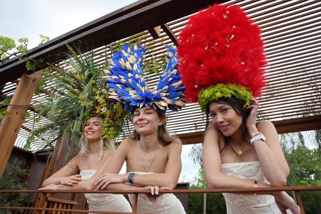 . 18 05 2026. London, United Kingdom. Models in sculptural hats at the Journey Beyond the Tracks : From Adelaide to Perth garden at the opening day of the Chelsea Flower Show in London.  xStephenxLockx xi-Imagesx IIM-26779-0021