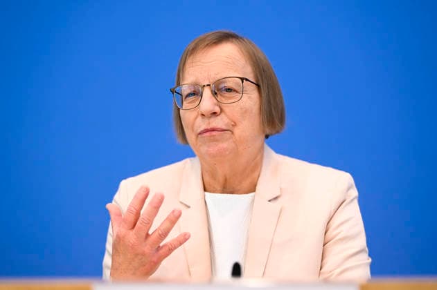 ABB BPK TREIBHAUSGAS Dr Barbara Schlomann, Chairwoman of the Expert Council for Climate Issues ERK , Fraunhofer Institute for Systems and Innovation Research ISI Topic Presentation Report Publication of the review report on the calculation of German greenhouse gas emissions for 2025 and the projection data for 2026 at the BPK Berlin Federal Pr