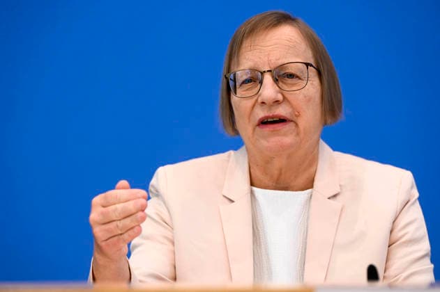 ABB BPK TREIBHAUSGAS Dr Barbara Schlomann, Chairwoman of the Expert Council for Climate Issues ERK , Fraunhofer Institute for Systems and Innovation Research ISI Topic Presentation Report Publication of the review report on the calculation of German greenhouse gas emissions for 2025 and the projection data for 2026 at the BPK Berlin Federal Pr