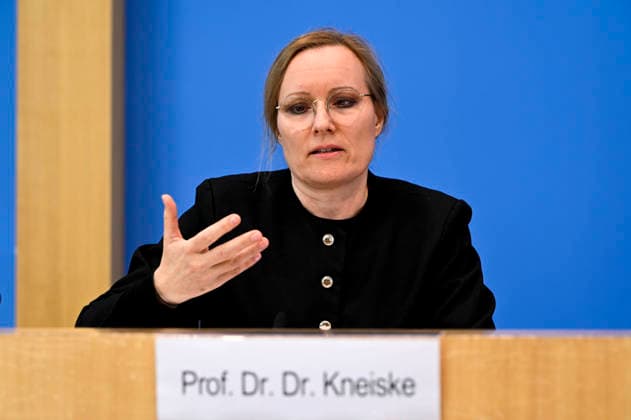 ABB BPK TREIBHAUSGAS Prof Dr Dr Tanja Kneiske, Council Member ERK, Fraunhofer Research Institution for Energy Infrastructures and Geotechnologies IEG and TU Berlin Topic Presentation Report Publication of the review report on the calculation of German greenhouse gas emissions for the year 2025 and the projection data for 2026 at the BPK Berlin Feder