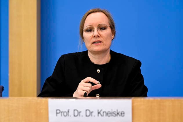 ABB BPK TREIBHAUSGAS Prof Dr Dr Tanja Kneiske, Council Member ERK, Fraunhofer Research Institution for Energy Infrastructures and Geotechnologies IEG and TU Berlin Topic Presentation Report Publication of the review report on the calculation of German greenhouse gas emissions for the year 2025 and the projection data for 2026 at the BPK Berlin Feder