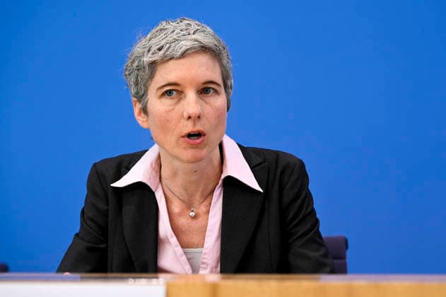 ABB BPK TREIBHAUSGAS Dr Julia Pongratz, Council Member ERK, LMU Munich Topic Presentation Report Publication of the review report on the calculation of German greenhouse gas emissions for 2025 and the projection data for 2026 at the BPK Berlin Federal Press Conference on 18 05 2026 Berlin Germany