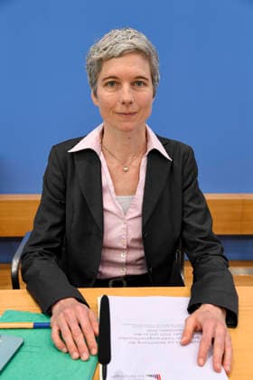 ABB BPK TREIBHAUSGAS Dr Julia Pongratz, Council Member ERK, LMU Munich Topic Presentation Report Publication of the review report on the calculation of German greenhouse gas emissions for 2025 and the projection data for 2026 at the BPK Berlin Federal Press Conference on 18 05 2026 Berlin Germany