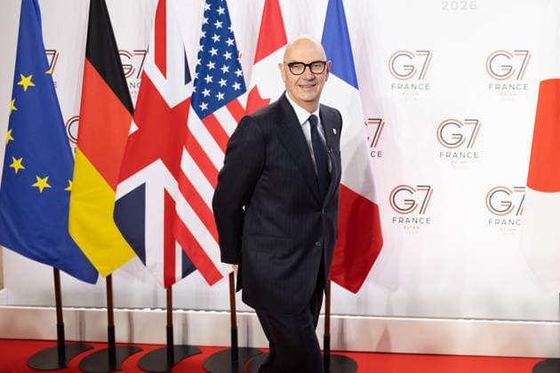 G7 Finance Ministers Meeting - Paris French Economy, Finances and Industry Minister Roland Lescure waits for his guests prior to a meeting of G7 Finance Ministers and Central Bank Governors in preparation for the summit of heads of State and government to be held in June 2026 in Evian, at the French ministry of economy Bercy, in Paris on May 18, 2026. Photo by Raphael Lafargue ABACAPRESS.COM Paris France  Copyright: xLafarguexRaphael ABACAx