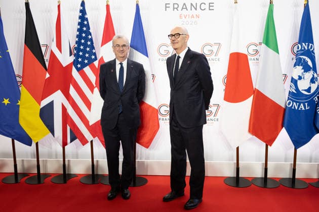 G7 Finance Ministers Meeting - Paris French Economy, Finances and Industry Minister Roland Lescure and Governor of the Bank of France Francois Villeroy de Galhau wait for the guests prior to a meeting of G7 Finance Ministers and Central Bank Governors in preparation for the summit of heads of State and government to be held in June 2026 in Evian, in Paris on May 18, 2026. Photo by Raphael Lafargue ABACAPRESS.COM Paris France  Copyright: xLafarguexRaphael ABACAx