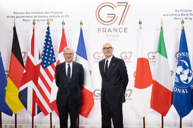 G7 Finance Ministers Meeting - Paris French Economy, Finances and Industry Minister Roland Lescure and Governor of the Bank of France Francois Villeroy de Galhau wait for the guests prior to a meeting of G7 Finance Ministers and Central Bank Governors in preparation for the summit of heads of State and government to be held in June 2026 in Evian, in Paris on May 18, 2026. Photo by Raphael Lafargue ABACAPRESS.COM Paris France  Copyright: xLafarguexRaphael ABACAx