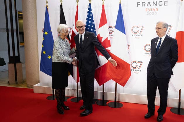 G7 Finance Ministers Meeting - Paris France s Economy, Finances and Industry Minister Roland Lescure greets European Central Bank (ECB) President Christine Lagarde (C), next to Governor of the Bank of France François Villeroy de Galhau (R) as she arrives for a meeting of G7 Finance Ministers and Central Bank Governors in preparation for the summit of heads of State and government to be held in June 2026 in Evian, in Paris on May 18, 2026. Photo by Raphael Lafargue ABACAPRESS.COM Paris France  Copyright: xLafarguexRaphael ABACAx