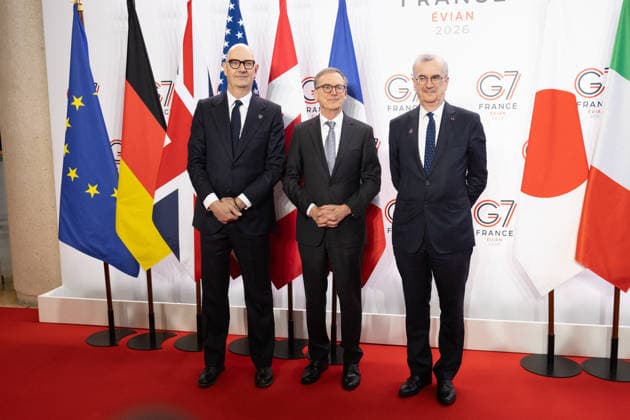 G7 Finance Ministers Meeting - Paris French Economy, Finances and Industry Minister Roland Lescure and Governor of the Bank of France François Villeroy de Galhau greet Governor of the Bank of Canada Tiff Macklem prior to a meeting of G7 Finance Ministers and Central Bank Governors in preparation for the summit of heads of State and government to be held in June 2026 in Evian, in Paris on May 18, 2026. Photo by Raphael Lafargue ABACAPRESS.COM Paris France  Copyright: xLafarguexRaphael ABACAx