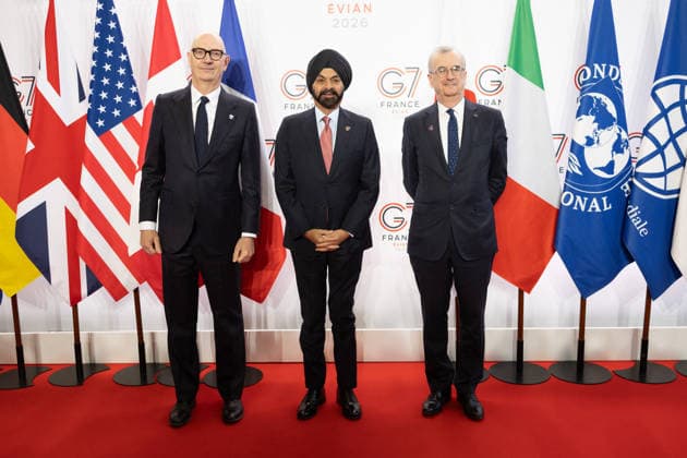 G7 Finance Ministers Meeting - Paris French Economy, Finances and Industry Minister Roland Lescure and Governor of the Bank of France François Villeroy de Galhau greet President of the World Bank Group Ajay Banga prior to a meeting of G7 Finance Ministers and Central Bank Governors in preparation for the summit of heads of State and government to be held in June 2026 in Evian, in Paris on May 18, 2026. Photo by Raphael Lafargue ABACAPRESS.COM Paris France  Copyright: xLafarguexRaphael ABACAx