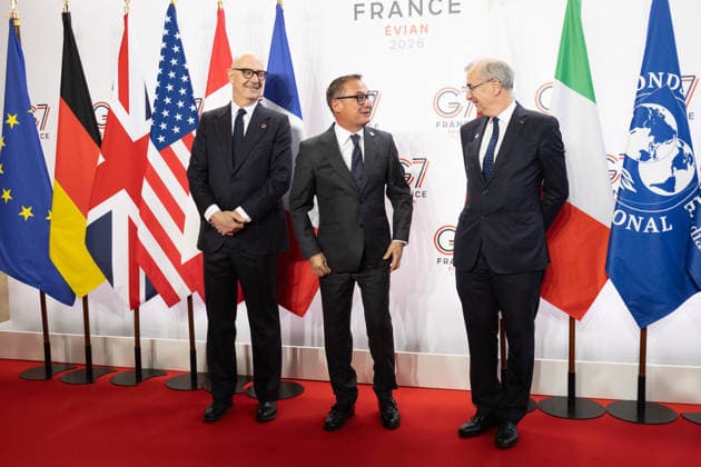 G7 Finance Ministers Meeting - Paris France s Economy, Finances and Industry Minister Roland Lescure and Governor of the Bank of France François Villeroy de Galhau greet President of the German Bundesbank Joachim Nagel prior to a meeting of G7 Finance Ministers and Central Bank Governors in preparation for the summit of heads of State and government to be held in June 2026 in Evian, in Paris on May 18, 2026. Photo by Raphael Lafargue ABACAPRESS.COM Paris France  Copyright: xLafarguexRaphael ABACAx