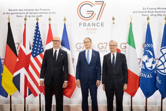 G7 Finance Ministers Meeting - Paris France Economy, Finances and Industry Minister Roland Lescure and Governor of the Bank of France François Villeroy de Galhau greet US Secretary of the Treasury Scott Bessent prior to a meeting of G7 Finance Ministers and Central Bank Governors in preparation for the summit of heads of State and government to be held in June 2026 in Evian, in Paris on May 18, 2026. Photo by Raphael Lafargue ABACAPRESS.COM Paris France  Copyright: xLafarguexRaphael ABACAx