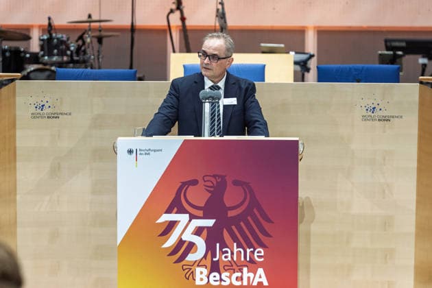 Ceremony 75 years of the Procurement Office of the BMI in Bonn Speech President of the Procurement Office Dr. Alexander EISVOGEL Ceremony to mark the 75th anniversary of the Procurement Office of the BMI in the former plenary chamber of the German Bundestag, which is now part of the World Conference Center Copyright: xMarcxJohnx