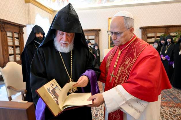 ITALY - POPE LEO XIV RECEIVES IN A PRIVATE AUDIENCE HIS HOLINESS ARMA I IN THE VATICAN- 2026 5 18 Italy, Rome, Vatican, 2026 5 18. Pope Leo XIV receives in a private audience His Holiness Aram I, Catholicos of the Armenian Apostolic Church—Seat of Cilicia in the Vatican EDITORIAL USE ONLY - NO BOOKS Copyright: xVATICANxMEDIAx