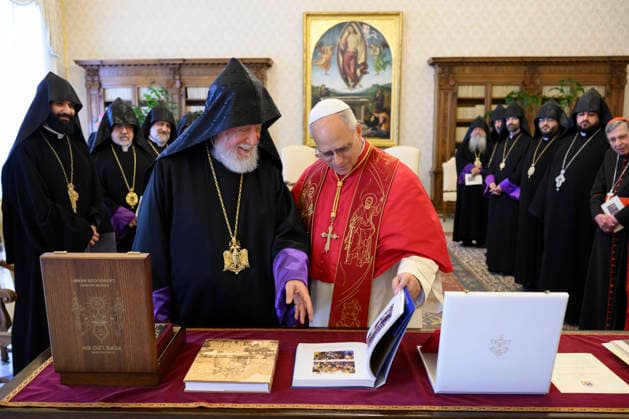ITALY - POPE LEO XIV RECEIVES IN A PRIVATE AUDIENCE HIS HOLINESS ARMA I IN THE VATICAN- 2026 5 18 Italy, Rome, Vatican, 2026 5 18. Pope Leo XIV receives in a private audience His Holiness Aram I, Catholicos of the Armenian Apostolic Church—Seat of Cilicia in the Vatican EDITORIAL USE ONLY - NO BOOKS Copyright: xVATICANxMEDIAx