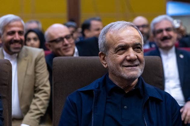 President Masoud Pezeshkian speaks at a gathering of public relations officials in Tehran, Iran - 18 May 2026 Iranian President Masoud Pezeshkian, speaks during a gathering of public relations officials in Tehran. Tehran Iran Copyright: xFoadxAshtarix xSOPAxImagesx FASHTARI-8056