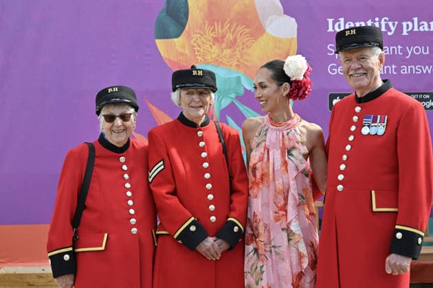RHS Chelsea Flower Show, London, UK, 18 May 2026. London, UK, 18 May 2026. Myleene Klass with Chelsea Pensioners at the RHS Chelsea Flower Show, Royal Hospital Chelsea, London, UK., Credit:Lee Floyd Lee Floyd - B3214 Avalon UK, London, Royal Hospital Chelsea  Copyright: xLeexFloydx xLeexFloydx-xB3214x xAvalonx 1100045746