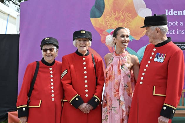 RHS Chelsea Flower Show, London, UK, 18 May 2026. London, UK, 18 May 2026. Myleene Klass with Chelsea Pensioners at the RHS Chelsea Flower Show, Royal Hospital Chelsea, London, UK., Credit:Lee Floyd Lee Floyd - B3214 Avalon UK, London, Royal Hospital Chelsea  Copyright: xLeexFloydx xLeexFloydx-xB3214x xAvalonx 1100045828