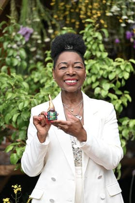 RHS Chelsea Flower Show, London, UK, 18 May 2026. London, UK, 18 May 2026. Floella Benjamin and her Gnome in the Kings Garden at the RHS Chelsea Flower Show, Royal Hospital Chelsea, London, UK., Credit:Lee Floyd Lee Floyd - B3214 Avalon UK, London, Royal Hospital Chelsea  Copyright: xLeexFloydx xLeexFloydx-xB3214x xAvalonx 1100045889