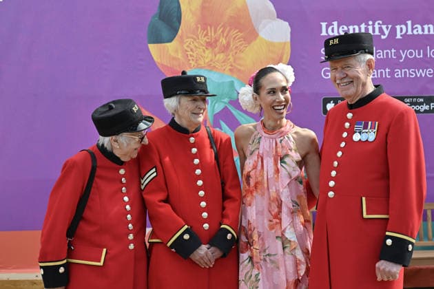 RHS Chelsea Flower Show, London, UK, 18 May 2026. London, UK, 18 May 2026. Myleene Klass with Chelsea Pensioners at the RHS Chelsea Flower Show, Royal Hospital Chelsea, London, UK., Credit:Lee Floyd Lee Floyd - B3214 Avalon UK, London, Royal Hospital Chelsea  Copyright: xLeexFloydx xLeexFloydx-xB3214x xAvalonx 1100045930