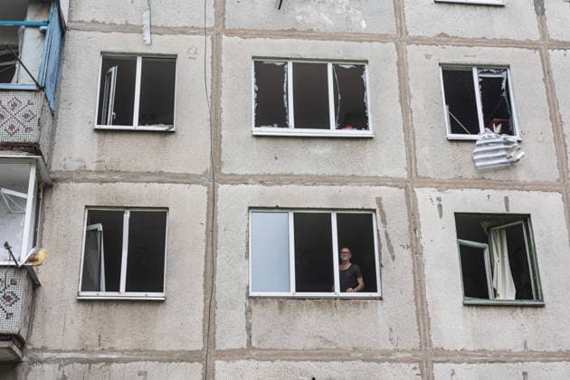 Aftermath of Russian attack in Druzhkivka DRUZHKIVKA, UKRAINE - MAY 18: A man looks out of the window of his damaged home following a russian air strike on a residential area in Druzhkivka, Ukraine, 18 May 2026. Diego Herrera Carcedo Anadolu Druzhkivka Ukraine. Editorial use only. Please get in touch for any other usage.  Copyright: x2026xAnadoluxDiegoxHerreraxCarcedox