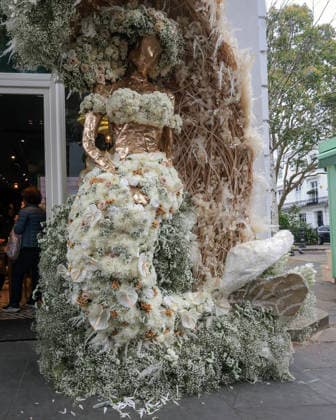 . 18 05 2026. London, United Kingdom. Chelsea in Bloom. Produced by Cadogan, in association with the Royal Horticultural Society (RHS), the world class alternative floral art show is back for its 21st anniversary, transforming the streets of Chelsea from 18-24 May, with breathtaking displays made of fresh flowers.  xMartynxWheatleyx xi-Imagesx IIM-26781-0004