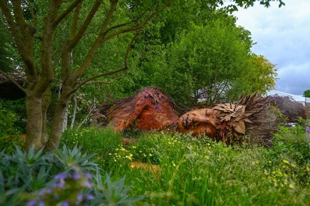 Press day opens for RHS Chelsea Flower Show LONDON, UNITED KINGDOM - MAY 18: A large sculpture of a reclining figure is displayed in a garden installation during the press day of the RHS Chelsea Flower Show in London, United Kingdom, on May 18, 2026, where various garden designs, live performances and promotional events were presented to members of the media. Rasid Necati Aslim Anadolu London United Kingdom. Editorial use only. Please get in touch for any other usage.  Copyright: x2026xAnadoluxRasidxNecatixAslimx