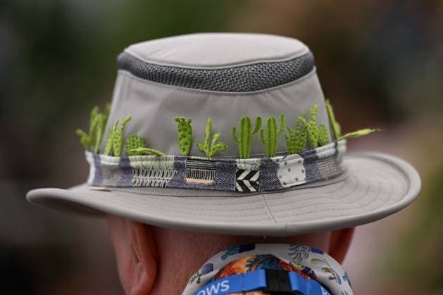 Press day opens for RHS Chelsea Flower Show LONDON, UNITED KINGDOM - MAY 18: A visitor wears a hat decorated with miniature cactus figures during the press day of the RHS Chelsea Flower Show in London, United Kingdom, on May 18, 2026, where various garden designs, live performances and promotional events were presented to members of the media. Rasid Necati Aslim Anadolu London United Kingdom. Editorial use only. Please get in touch for any other usage.  Copyright: x2026xAnadoluxRasidxNecatixAslimx
