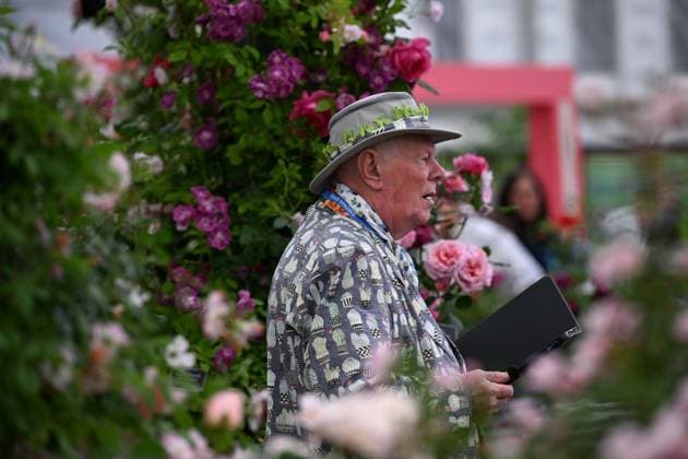 Press day opens for RHS Chelsea Flower Show LONDON, UNITED KINGDOM - MAY 18: A visitor wears a hat decorated with miniature cactus figures during the press day of the RHS Chelsea Flower Show in London, United Kingdom, on May 18, 2026, where various garden designs, live performances and promotional events were presented to members of the media. Rasid Necati Aslim Anadolu London United Kingdom. Editorial use only. Please get in touch for any other usage.  Copyright: x2026xAnadoluxRasidxNecatixAslimx