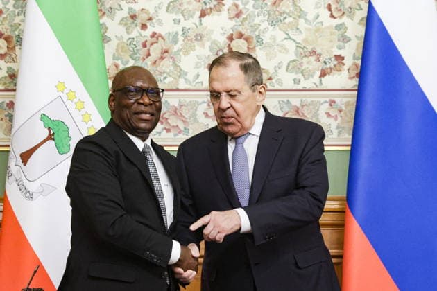 RUSSIA, MOSCOW - MAY 18, 2026: Russia s Foreign Minister Sergei Lavrov (R) and Simeon Oyono Esono Angue, Minister of Foreign Affairs, International Cooperation, and Diaspora of Equatorial Guinea, shake hands during a joint press conference following their meeting at the Reception House of the Russian Foreign Ministry. Mikhail Sinitsyn TASS  92681255