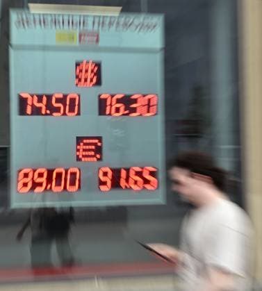 Russia Economy 9168279 18.05.2026 A pedestrian walks past a board showing currency exchange rates for the U.S. dollar and the euro against the Russian rouble in Moscow, Russia. The dollar exchange rate, which serves as a benchmark for the over-the-counter market, fell below 72 rubles for the first time since February 8, 2023, according to trading data. Ilya Pitalev Sputnik Moscow Russia  Copyright: xIlyaxPitalevx